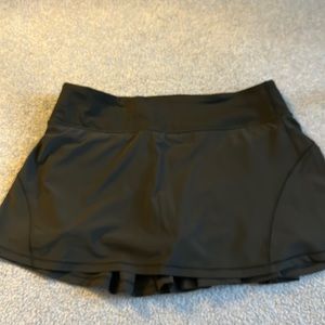 EUC lululemon circuit breaker skort black size 8 reg